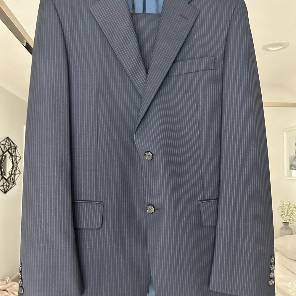 Hickey Freeman men’s Navy suit with pinstripes